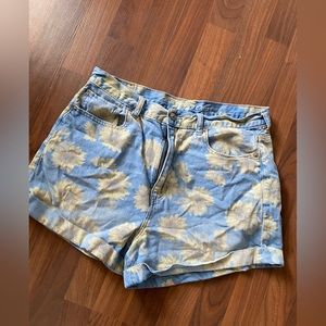 AMERICAN EAGLE DENIM SUNFLOWER SHORTS